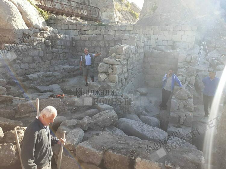 Археолози разкриха на Перперикон най-запазения езически храм в Родопите