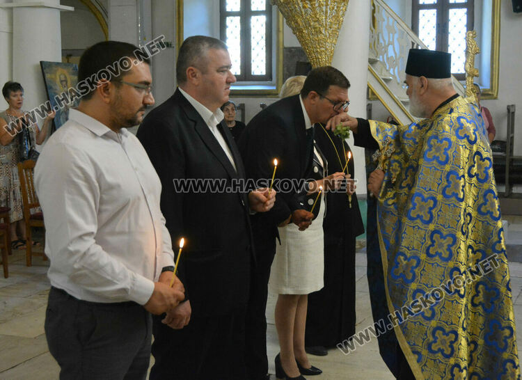 Молебен за мир и благоденствие отслужиха в катедралния храм на Хасково