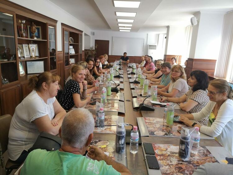 Алтернативни форми на отопление обсъжда кметът с директори на училища и детски градини в Димитровград