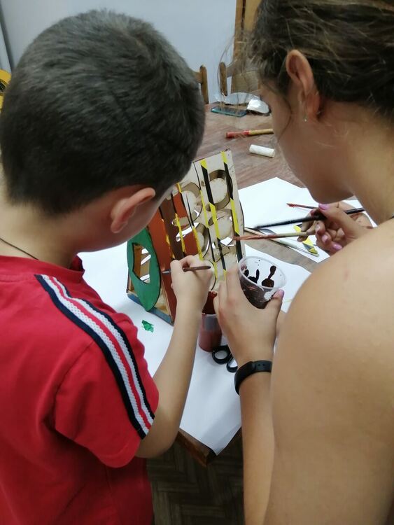 Украински деца и техните майки се занимаваха с различни дейности през лятото