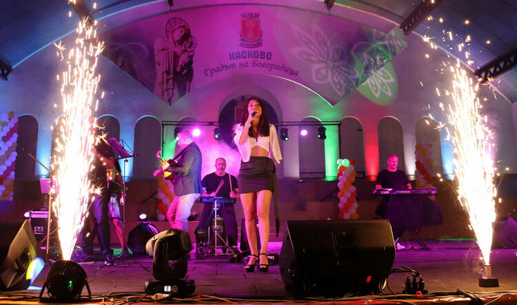 Хасковлии пяха и танцуваха с Милко Калайджиев и гост-звезди от Гърция 