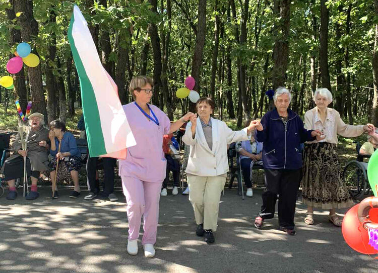 Празник за възрастните в „Кенана“ за Деня на Хасково
