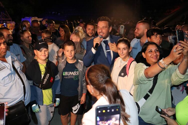 Хасковлии пяха и танцуваха с Милко Калайджиев и гост-звезди от Гърция 