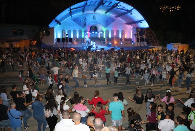 Хасковлии пяха и танцуваха с Милко Калайджиев и гост-звезди от Гърция 