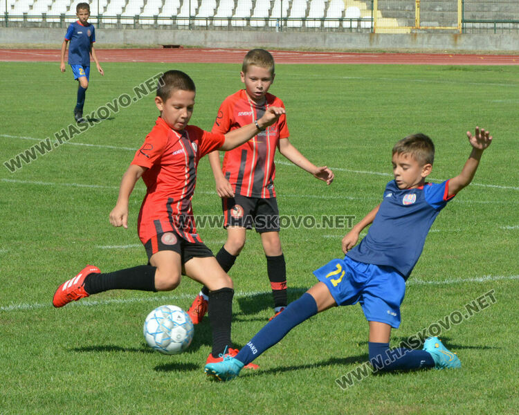 Млади футболисти от 8 отбора се включиха в Международен турнир в Хасково