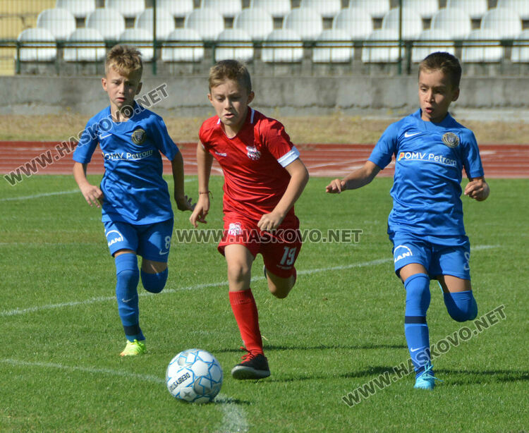Млади футболисти от 8 отбора се включиха в Международен турнир в Хасково