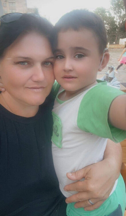 Майката Цветелина и Божидар