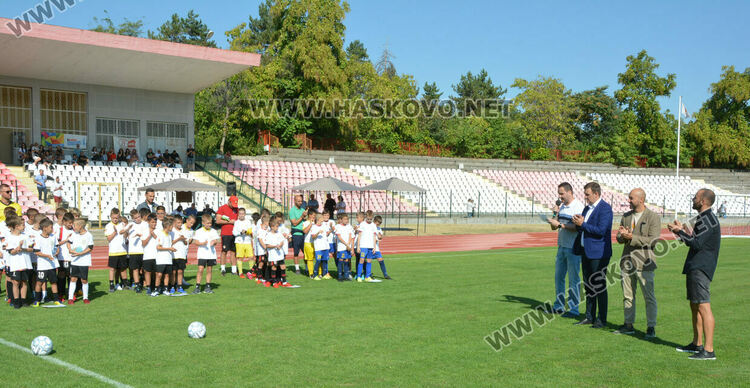 Млади футболисти от 8 отбора се включиха в Международен турнир в Хасково