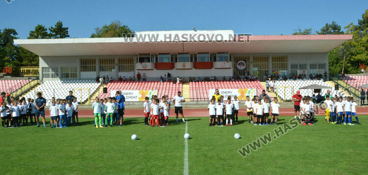 Млади футболисти от 8 отбора се включиха в Международен турнир в Хасково