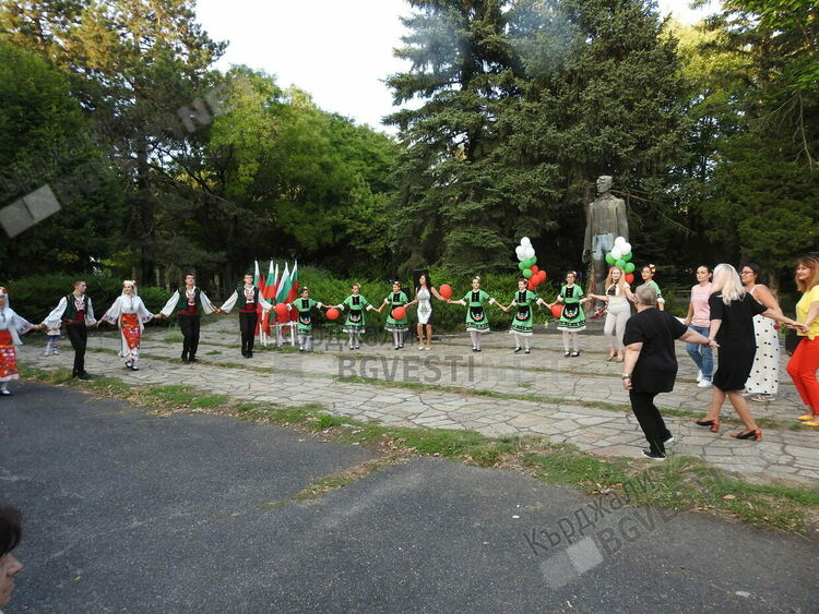 С празничен деветосептемврийски концерт БСП за България откри предизборната си кампания в Кърджали