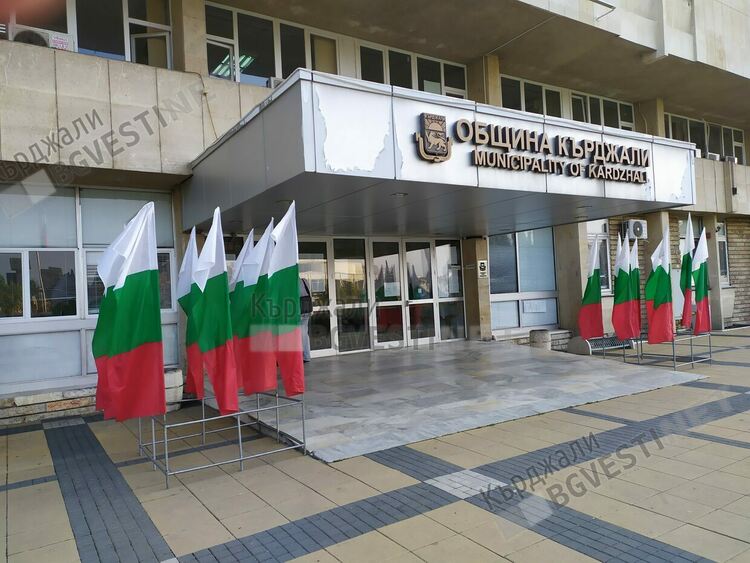 Кърджали изпрати 5 тона дарение на Карлово