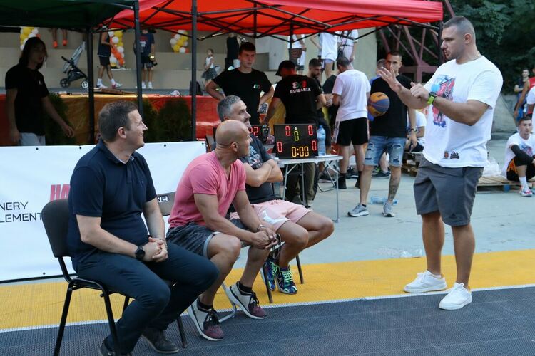 Баскетболистите на Хасково спечелиха стрийтбол турнира