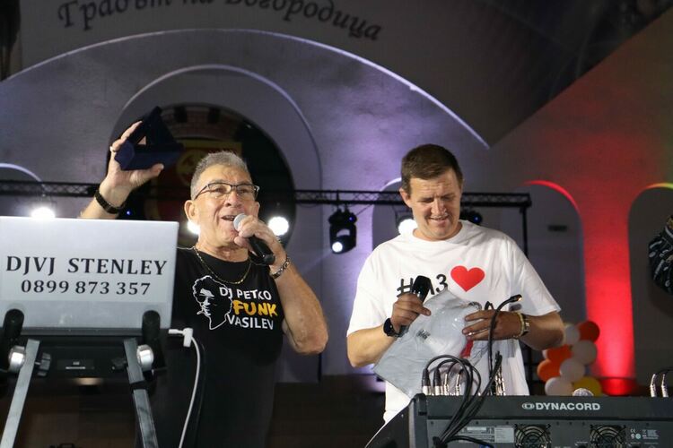 Петко Василев получи паметен знак на Хасково на голямото парти на „Спартак“