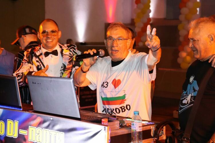 Петко Василев получи паметен знак на Хасково на голямото парти на „Спартак“