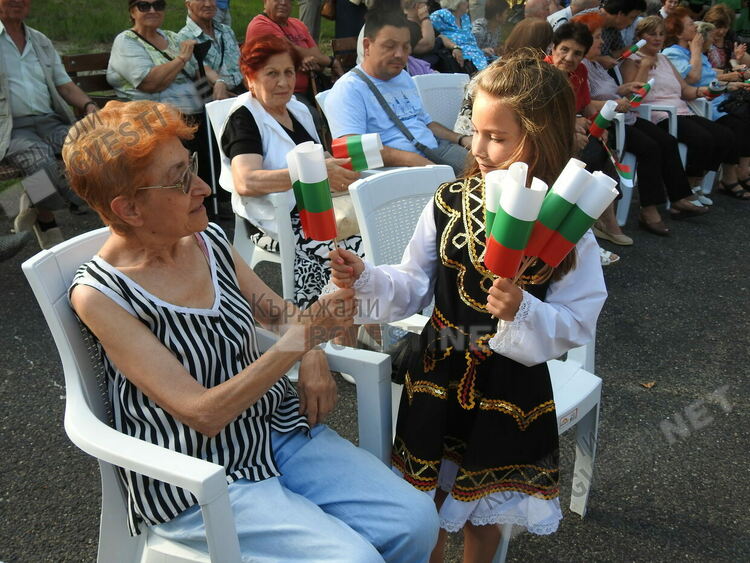 С празничен деветосептемврийски концерт БСП за България откри предизборната си кампания в Кърджали