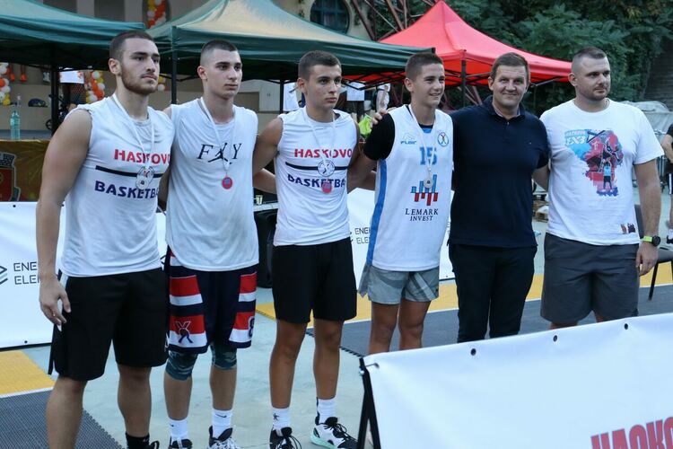 Баскетболистите на Хасково спечелиха стрийтбол турнира