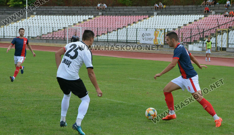 Развяха ли бялото знаме от “Саяна Хасково”?