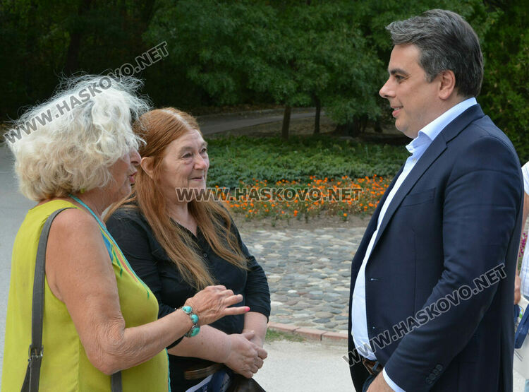 Асен Василев в Хасково: Инвестицията в хората трябва да продължи