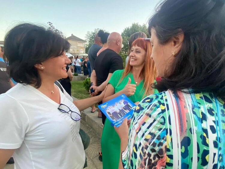 Караянчева в Кирково: Правителството на промяната остави хората без дърва и допусна цената им да скочи двойно 