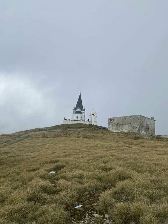 Цвета Караянчева изкачи връх Каймакчалан – една от българските светини-костници