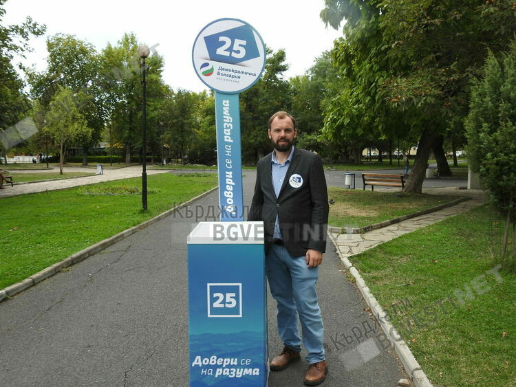 Какво ни казват днес паметниците на героите от близкото минало