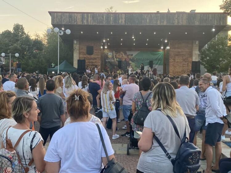 Караянчева в Кирково: Правителството на промяната остави хората без дърва и допусна цената им да скочи двойно 