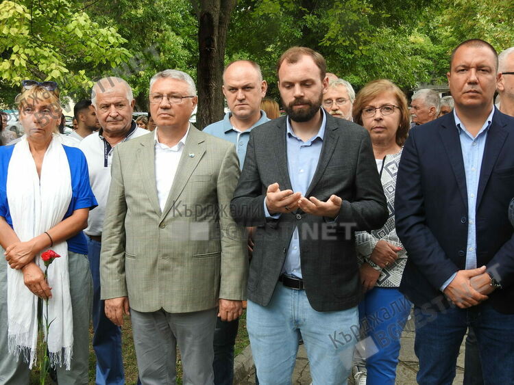 Какво ни казват днес паметниците на героите от близкото минало