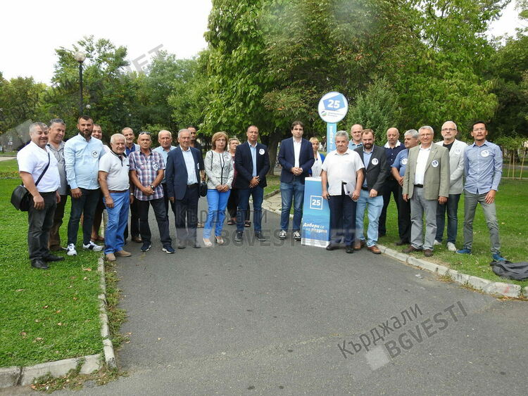 Какво ни казват днес паметниците на героите от близкото минало