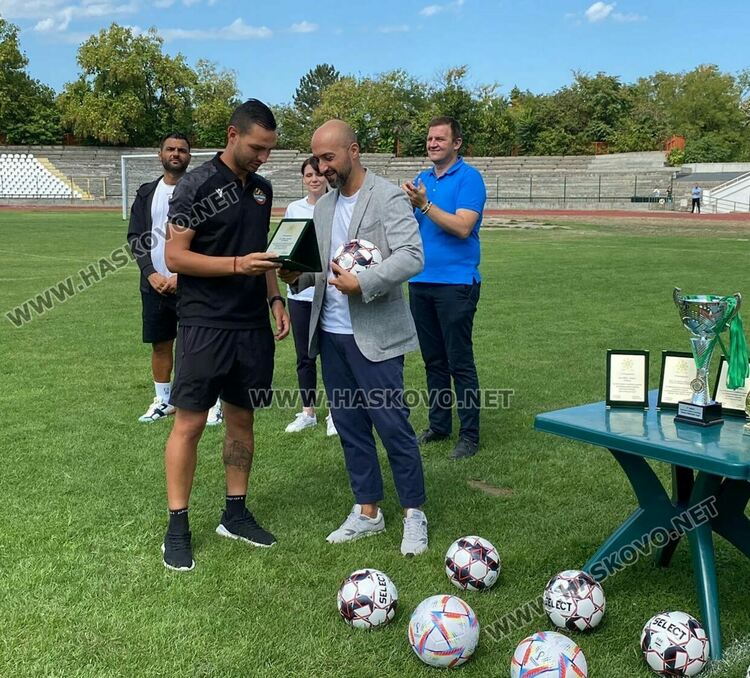 „Левски“ вдигната купата на турнира в Хасково