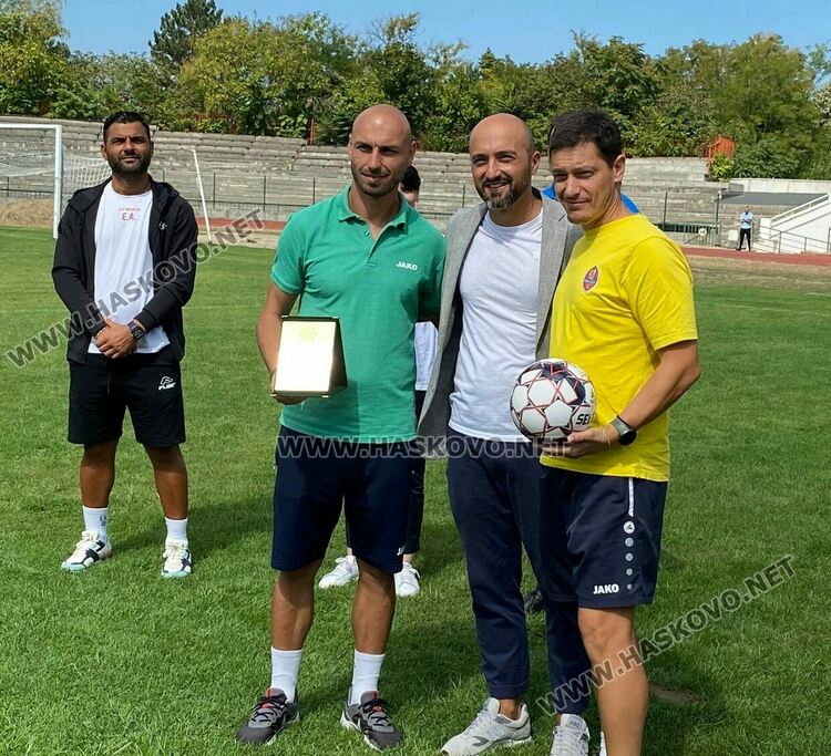 „Левски“ вдигната купата на турнира в Хасково