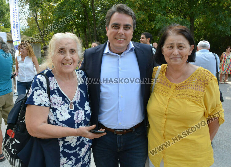 Асен Василев в Хасково: Инвестицията в хората трябва да продължи