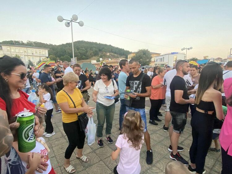 Караянчева в Кирково: Правителството на промяната остави хората без дърва и допусна цената им да скочи двойно 