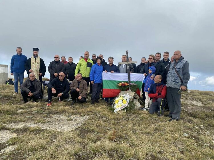 Цвета Караянчева изкачи връх Каймакчалан – една от българските светини-костници