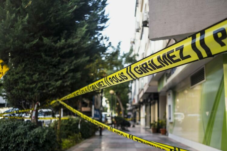 Престрелка след спор в мол в Испанбул, шестима ранени