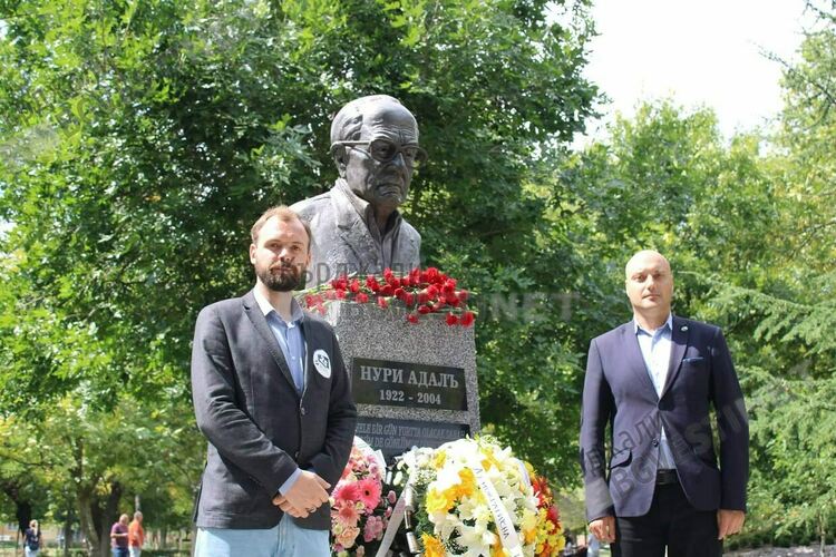 "Демократична България" почете паметта на дисидента Нури Адалъ в Момчилград