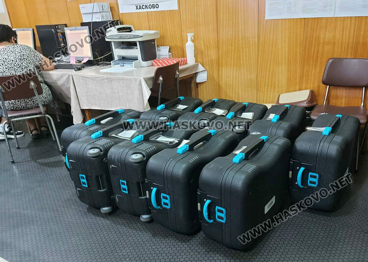 Два пъти повече демонстрационни машини за вота през октомври пристигнаха в Хасково