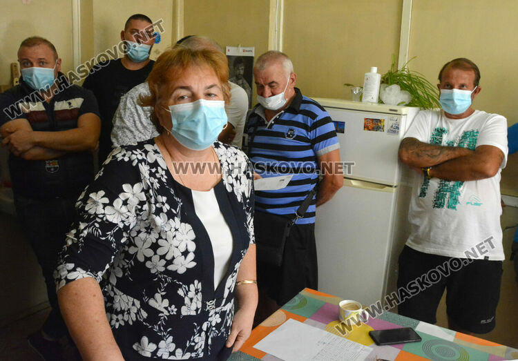 Шофьори на линейки от Хасковско на протест за по-високи заплати