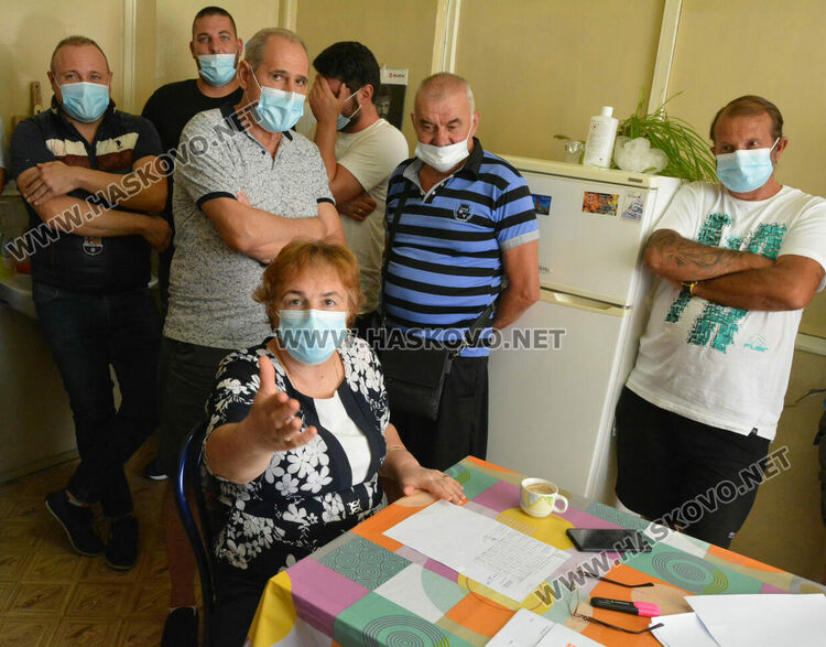 Шофьори на линейки от Хасковско на протест за по-високи заплати