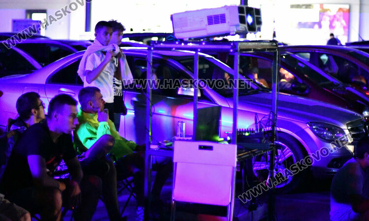 Деца и младежи се забавляваха на лятно автокино в Хасково