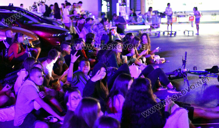 Деца и младежи се забавляваха на лятно автокино в Хасково