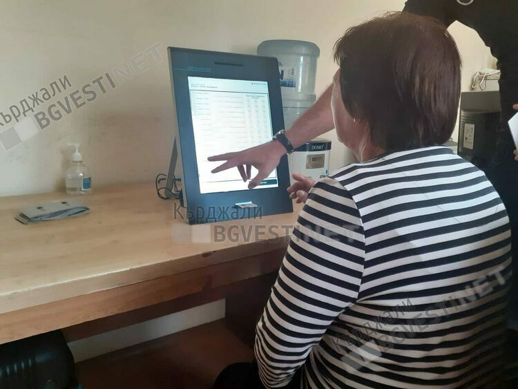 Започна обучението на избиратели в Кърджалийско за гласуване с машини