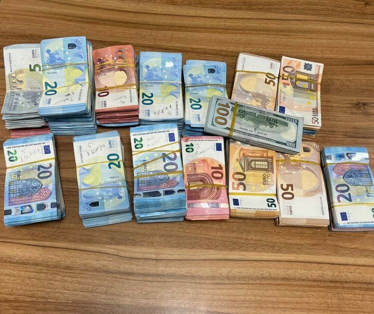 Разкриха опити за нелегално прехвърляне през страната ни на 840 хил.лв. във валута 