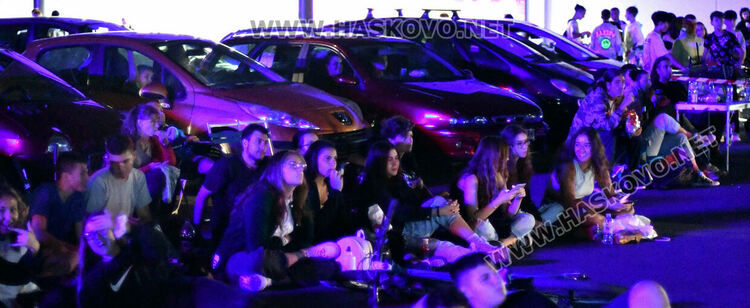 Деца и младежи се забавляваха на лятно автокино в Хасково