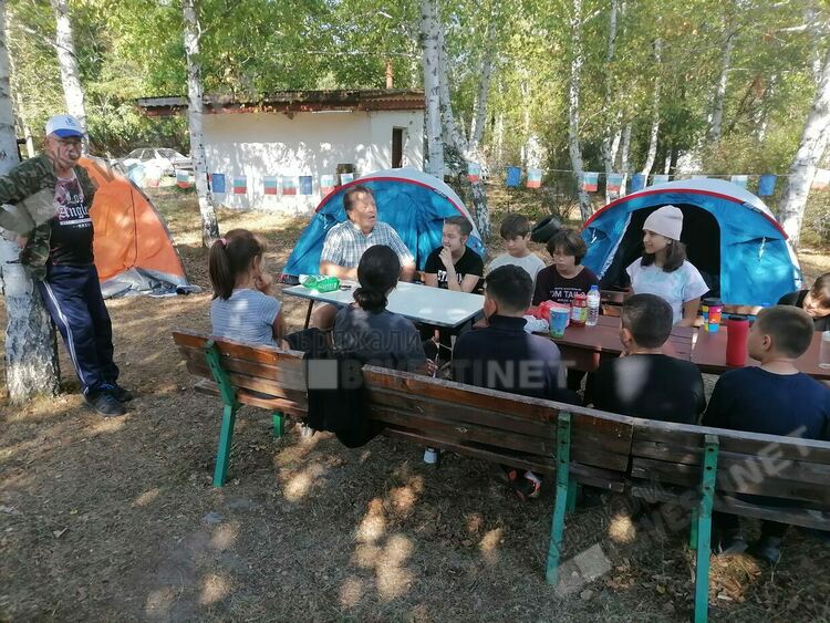 Малки туристи от Кърджали поставиха "Горска аптечка" до въжения мост при Лисиците