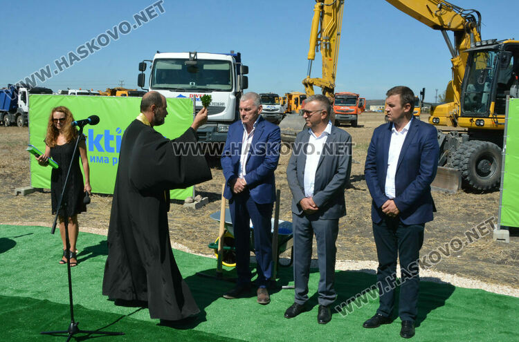 Нов търговски парк отваря врати край Хасково