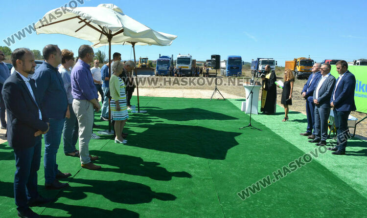 Нов търговски парк отваря врати край Хасково