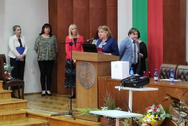 Най-дългогодишният училищен директор в общината напуска своя пост