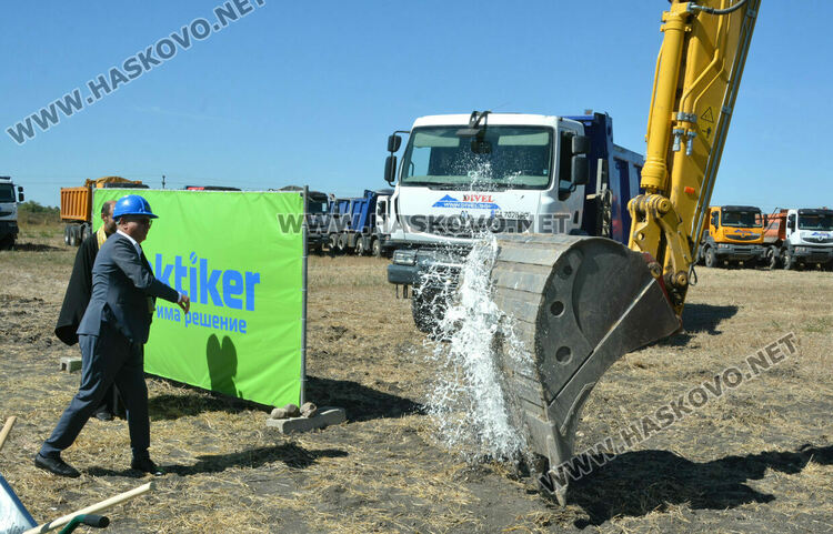 Нов търговски парк отваря врати край Хасково