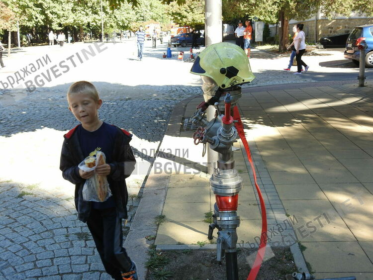 Отбелязваме днес в Кърджали  професионалния празник на нашите огнеборци