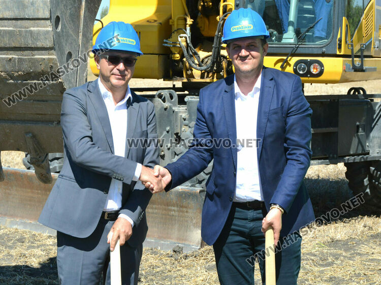 Нов търговски парк отваря врати край Хасково